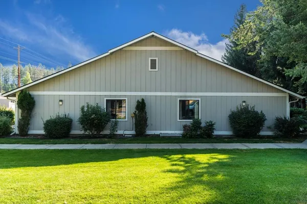 $825 | 427 West Willow Street, Newport, WA 99156