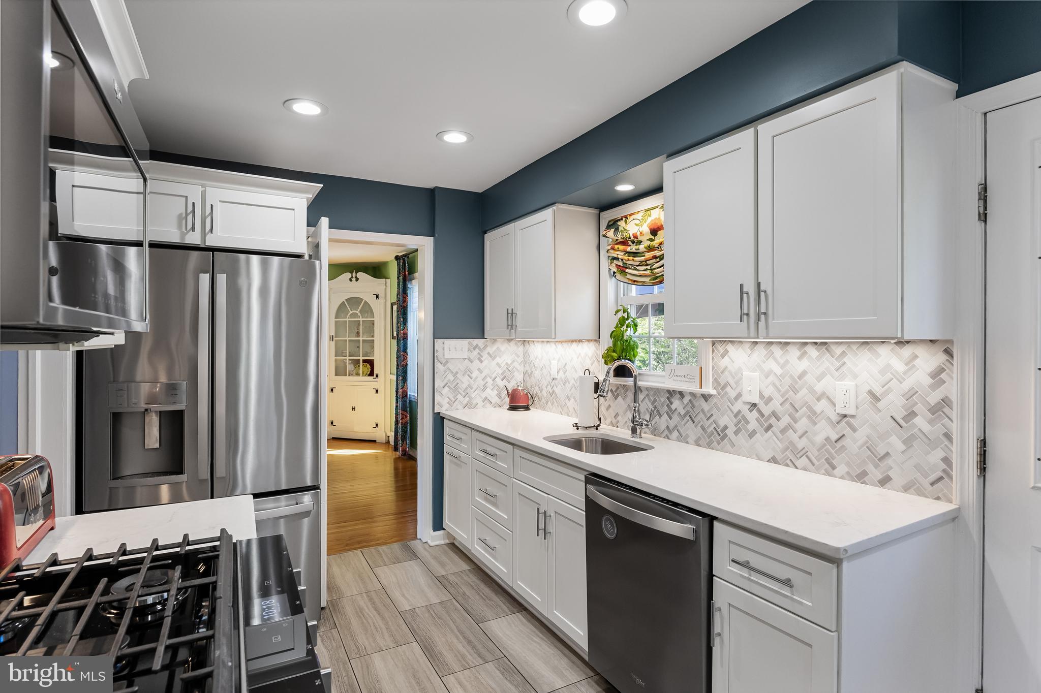 112 Merion Road Cherry Hill, NJ 08002 - Photo 13 of 41 QUARTZ COUNTERTOPS