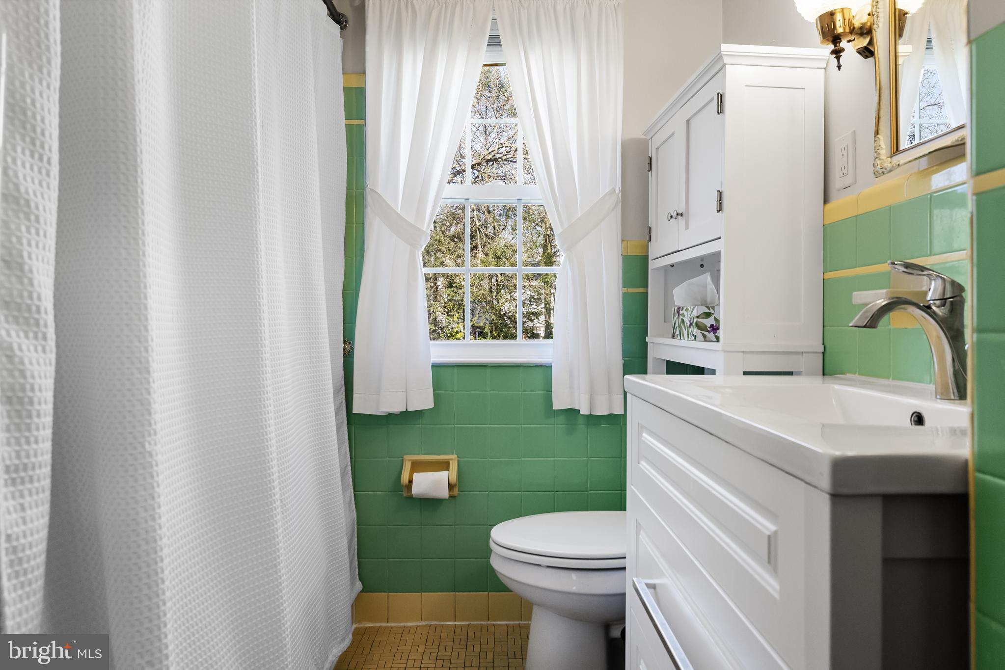 112 Merion Road Cherry Hill, NJ 08002 - Photo 26 of 41 HALLWAY FULL BATH