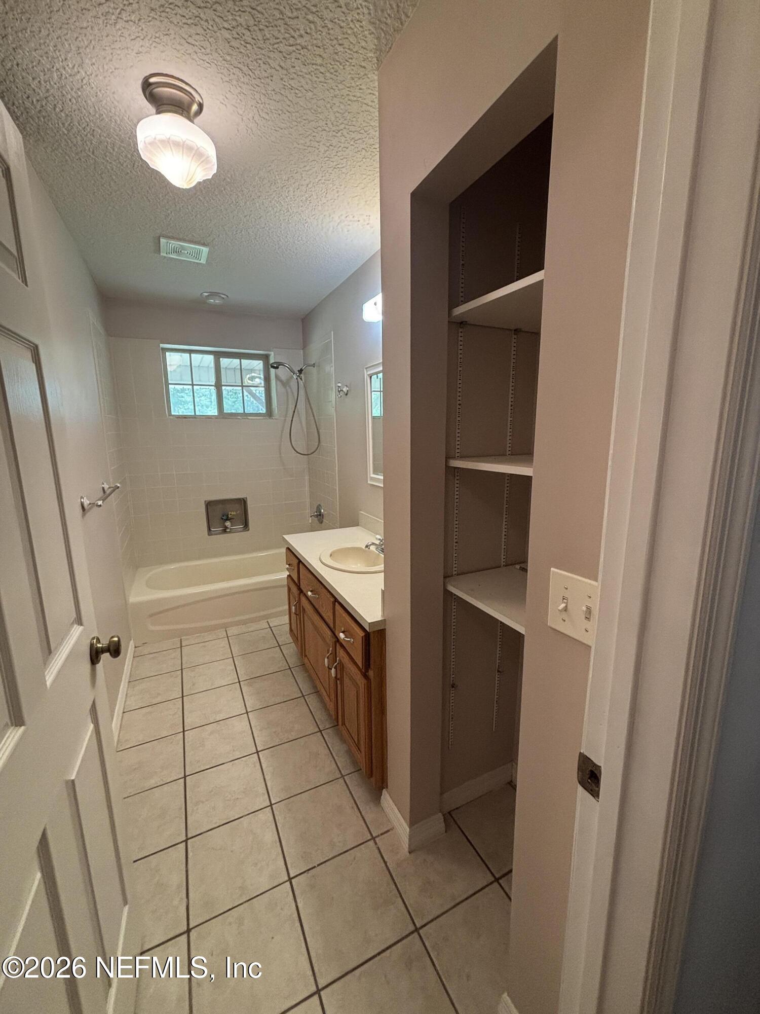 25 Currant Avenue Middleburg, FL 32068 - Photo 22 of 33 secondary bathroom with closet