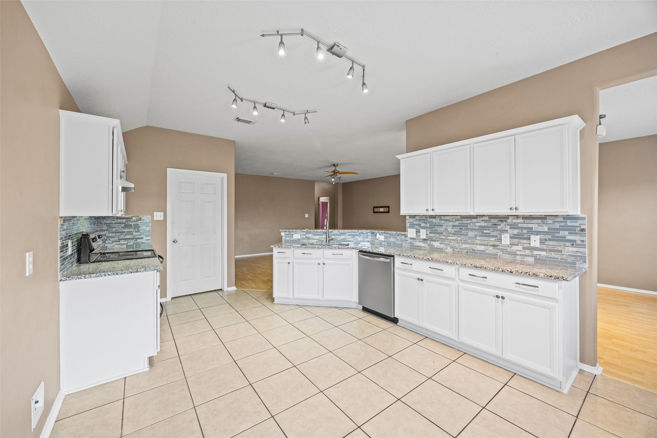 9510 Barr Spring Drive Humble, TX 77396 - Photo 10 of 27 a kitchen with granite countertop white cabinets and white appliances