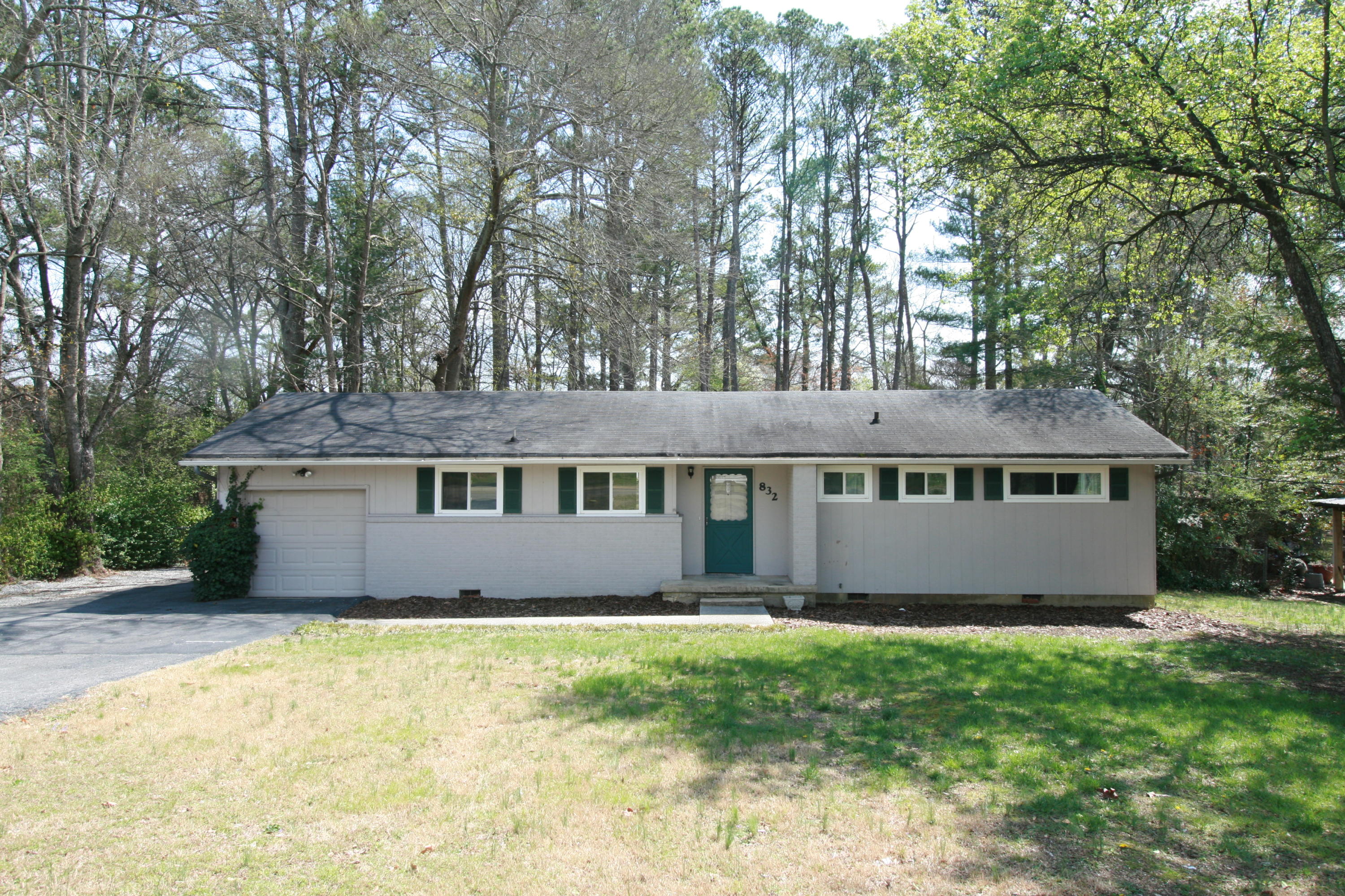 832 Julian Road Chattanooga, TN 37421 - Photo 1 of 19 Front of house