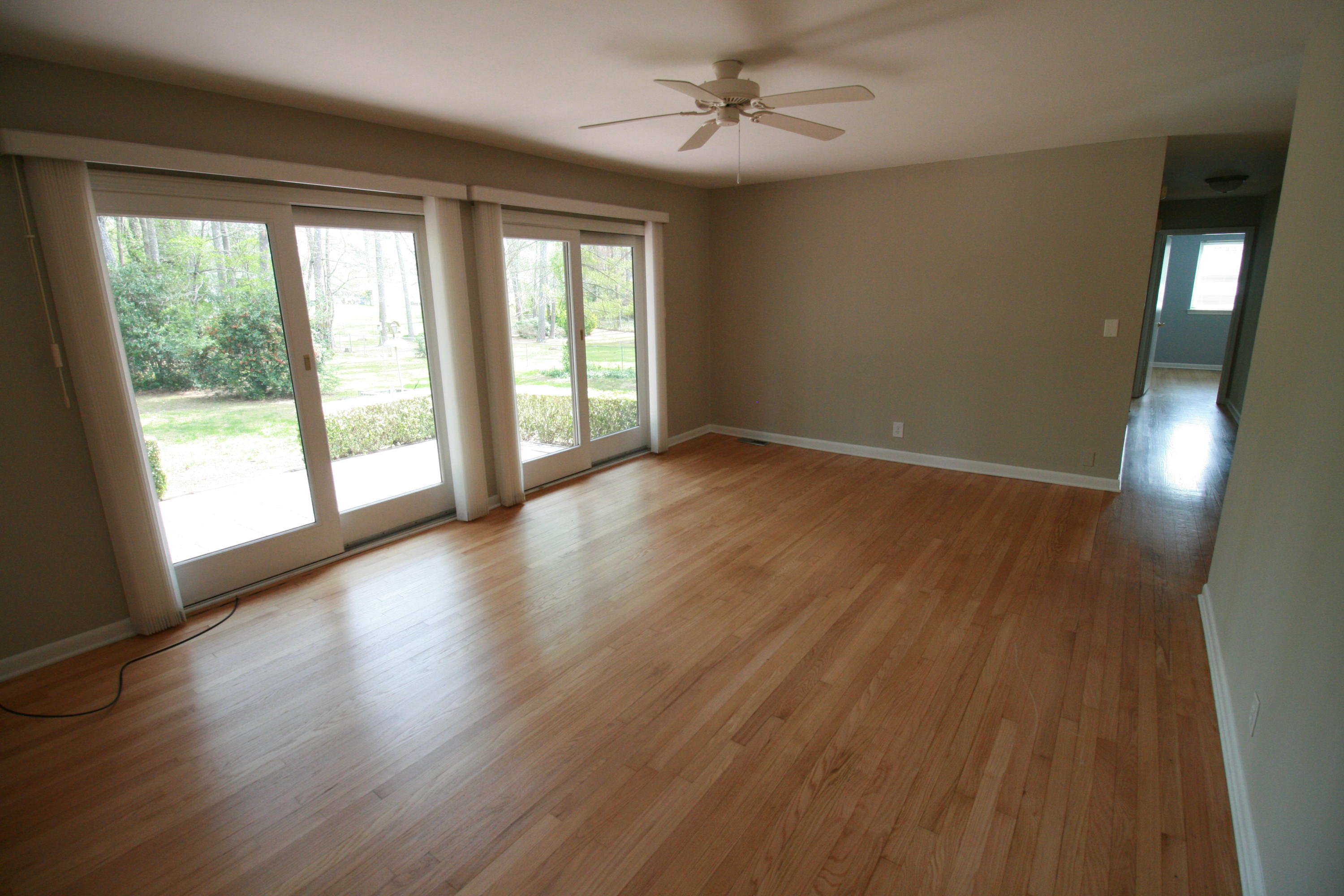 832 Julian Road Chattanooga, TN 37421 - Photo 2 of 19 Living room (3)