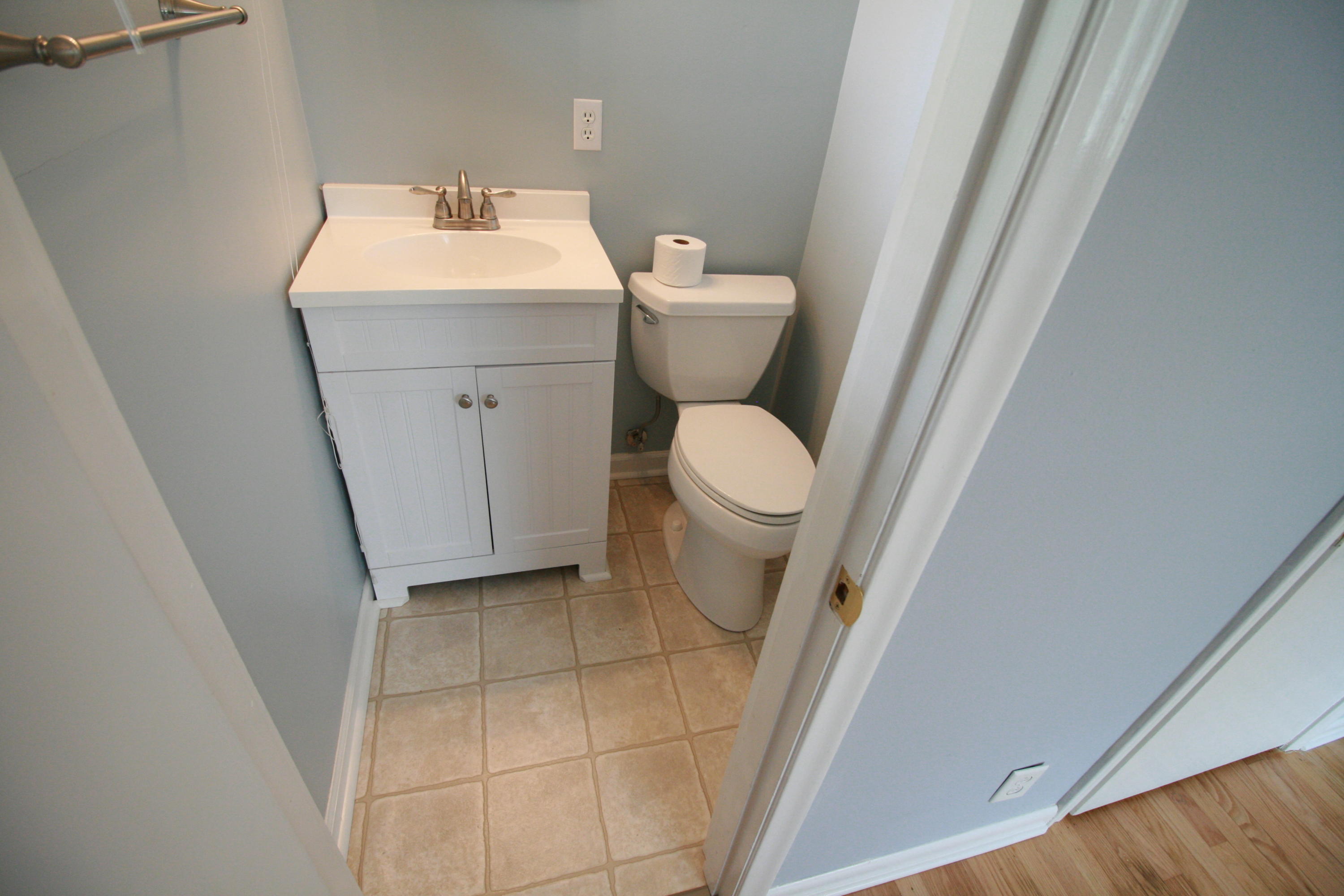 832 Julian Road Chattanooga, TN 37421 - Photo 14 of 19 Half bath in master bedroom