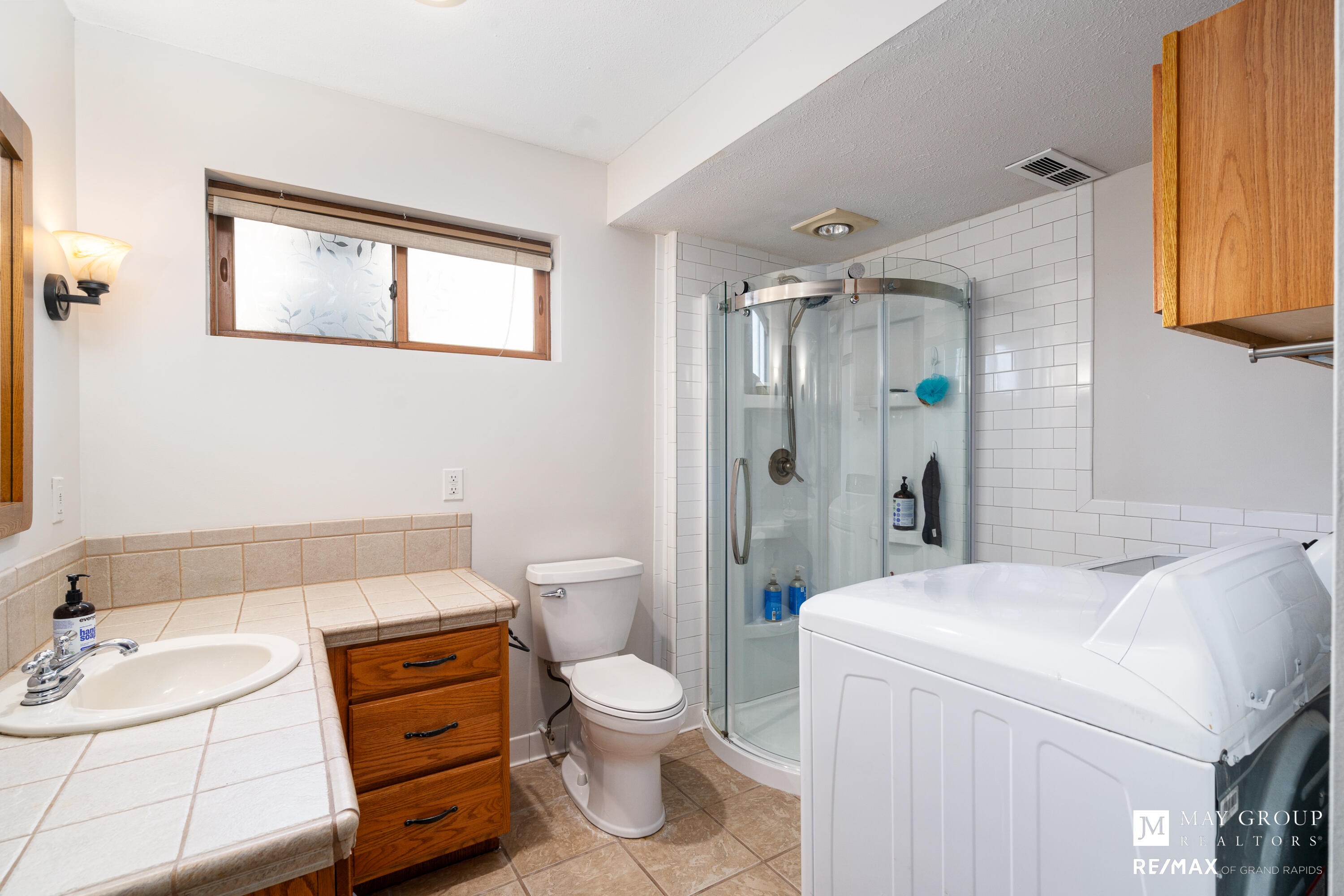2049 Tyler Street Jenison, MI 49428 - Photo 20 of 31 Full Bathoom/Laundry