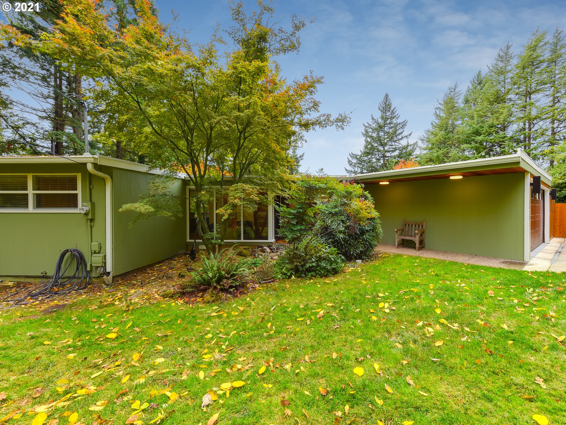 5620 Southwest Alfred Court Portland, OR 97219 - Photo 1 of 32 Gallery Image 1