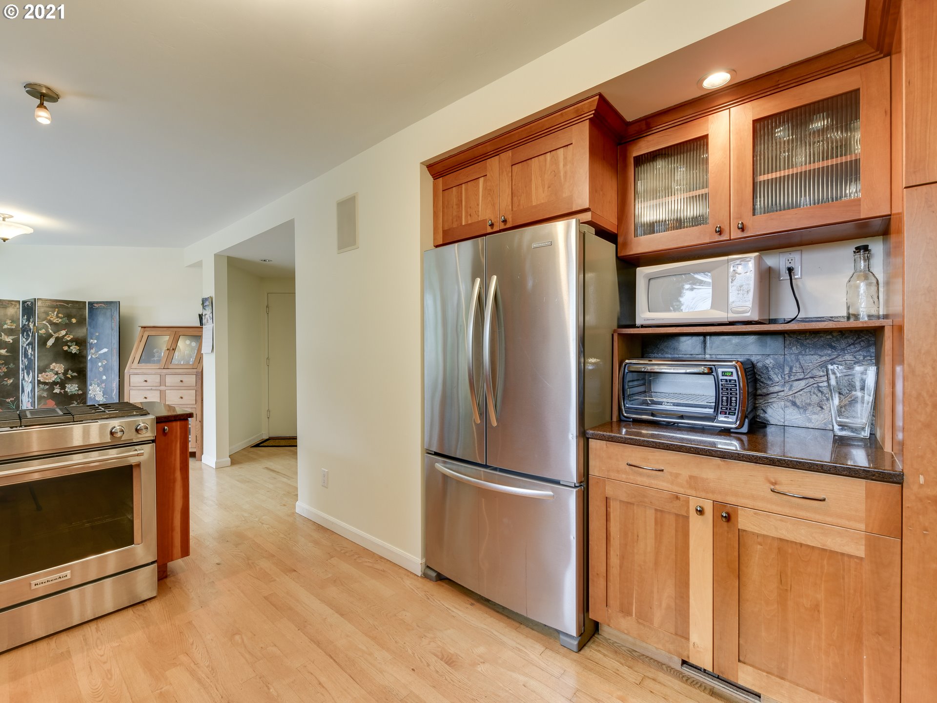 5620 Southwest Alfred Court Portland, OR 97219 - Photo 12 of 32 Gallery Image 12