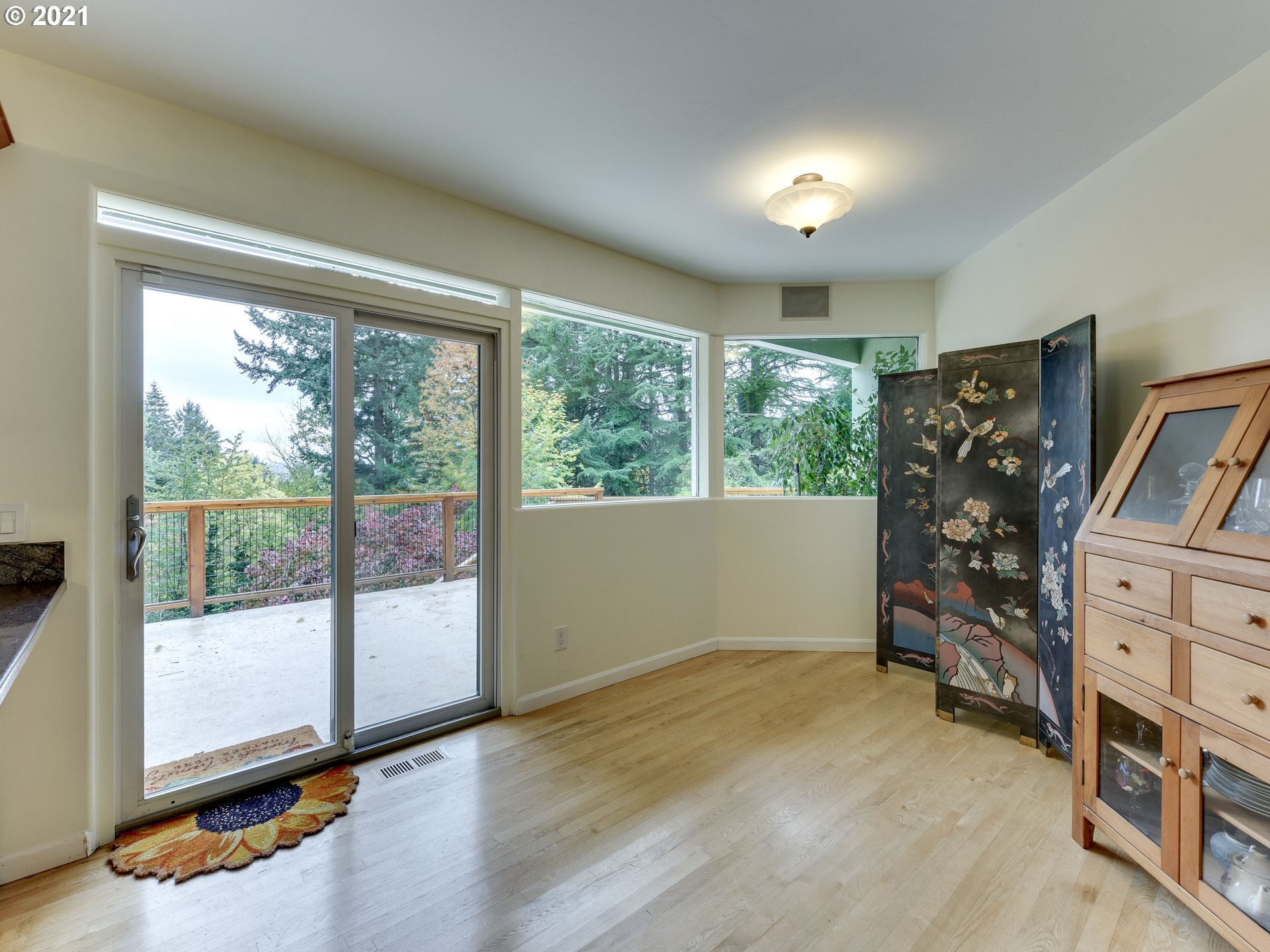 5620 Southwest Alfred Court Portland, OR 97219 - Photo 14 of 32 Gallery Image 14