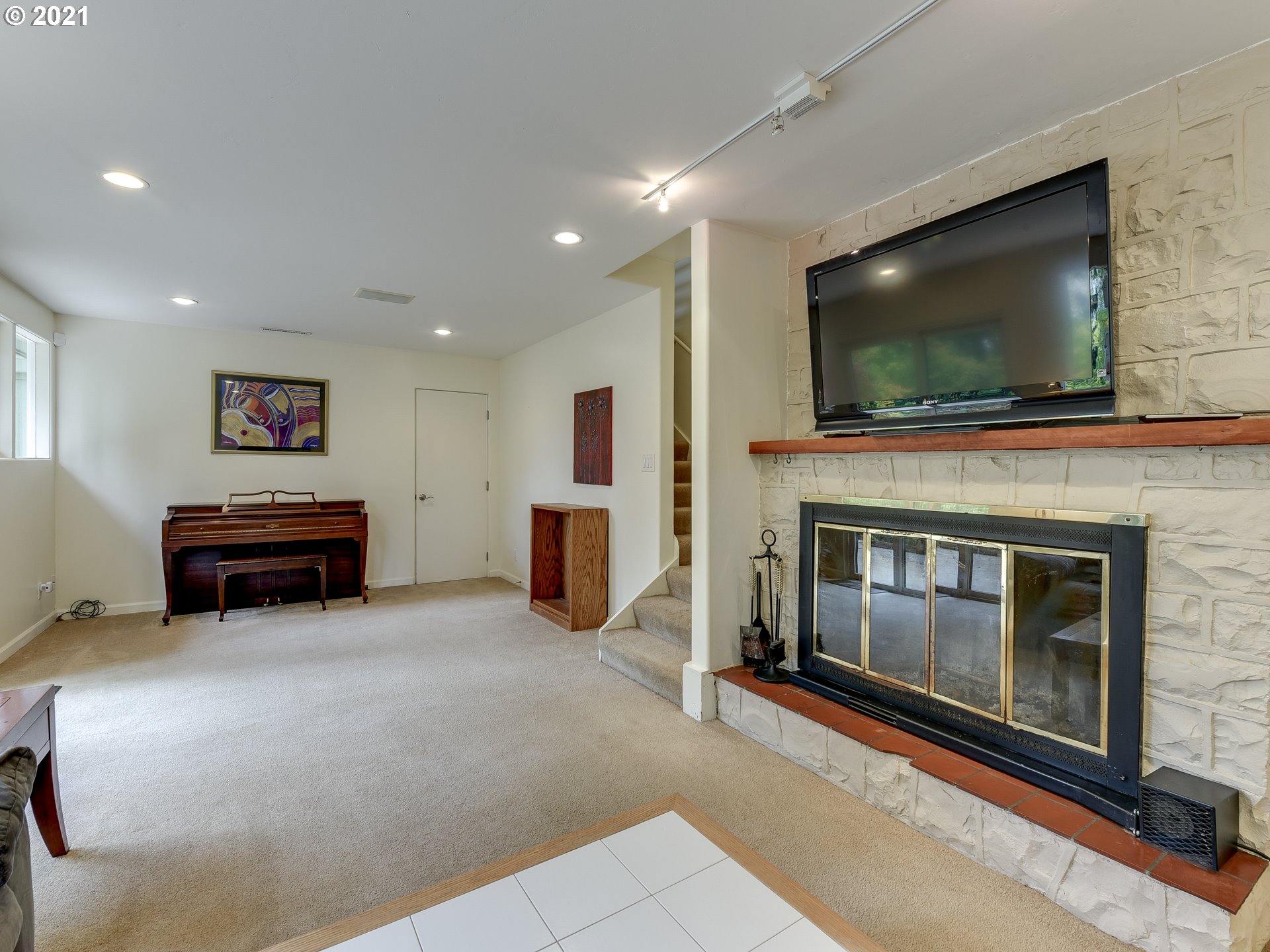 5620 Southwest Alfred Court Portland, OR 97219 - Photo 21 of 32 Gallery Image 21