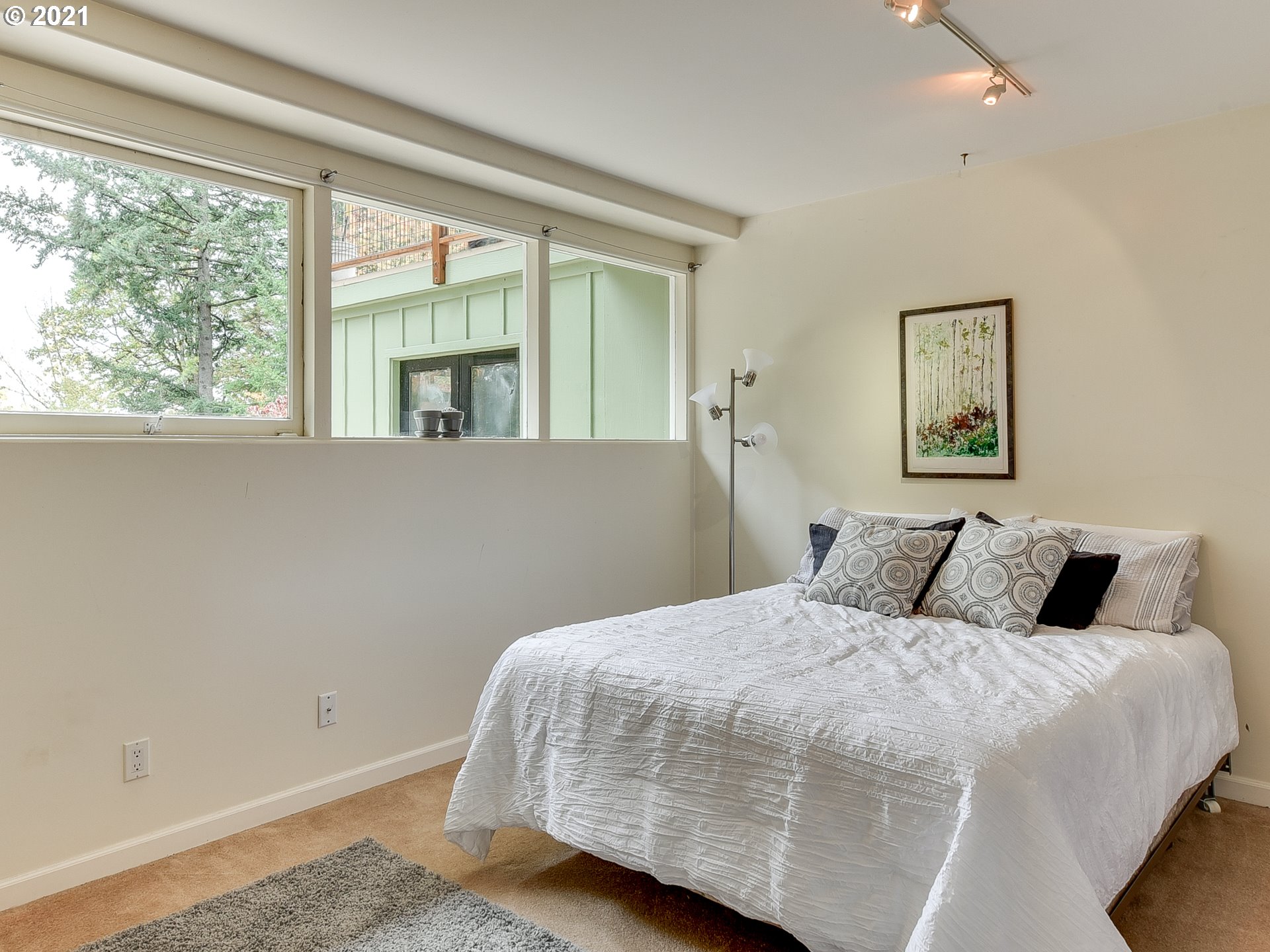 5620 Southwest Alfred Court Portland, OR 97219 - Photo 22 of 32 Gallery Image 22