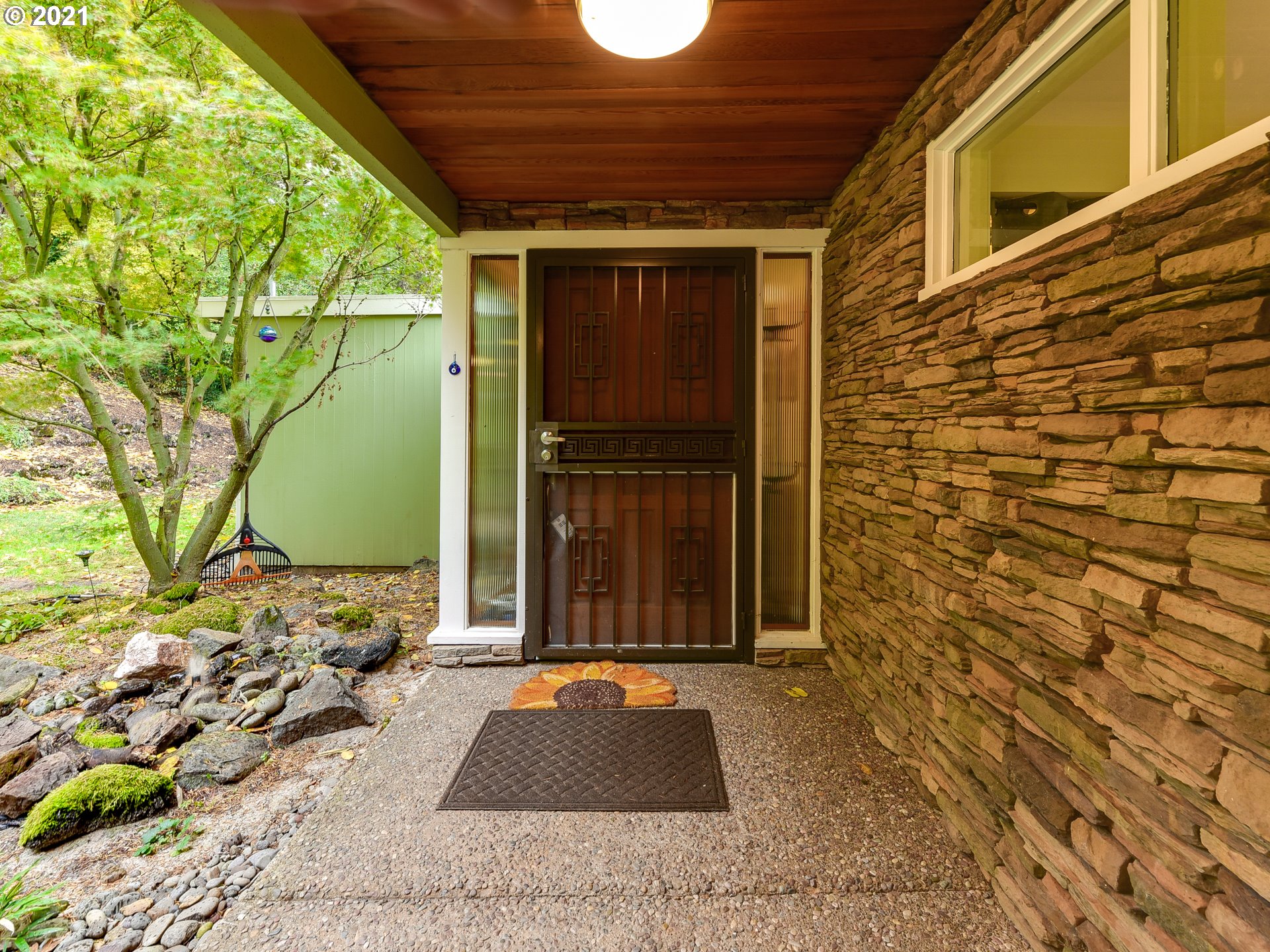 5620 Southwest Alfred Court Portland, OR 97219 - Photo 3 of 32 Gallery Image 3