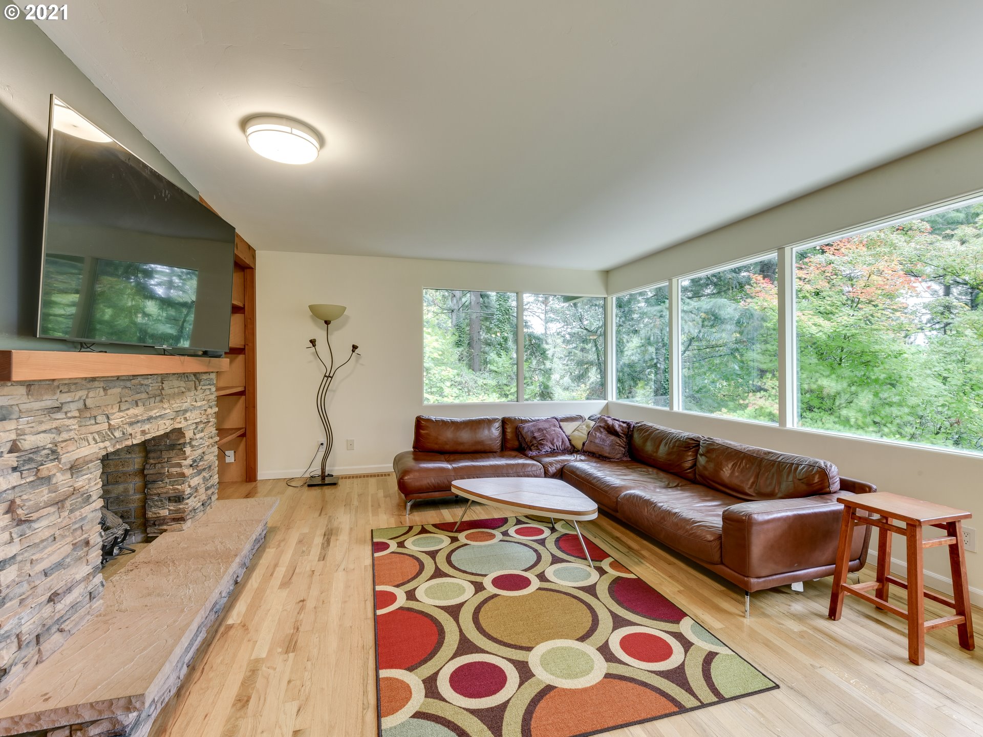 5620 Southwest Alfred Court Portland, OR 97219 - Photo 5 of 32 Gallery Image 5