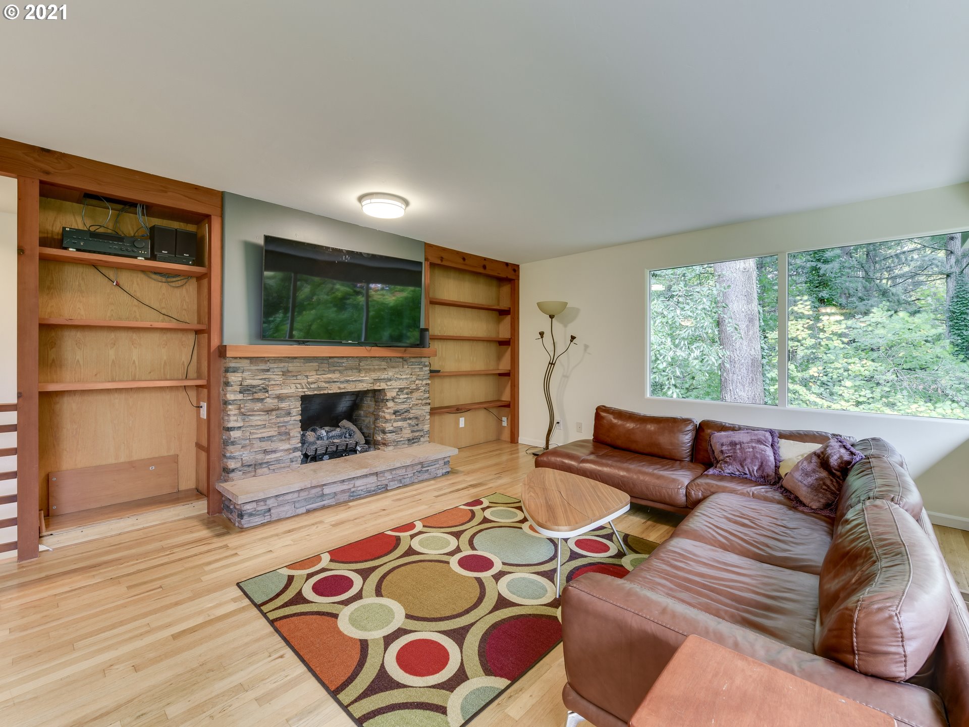 5620 Southwest Alfred Court Portland, OR 97219 - Photo 6 of 32 Gallery Image 6