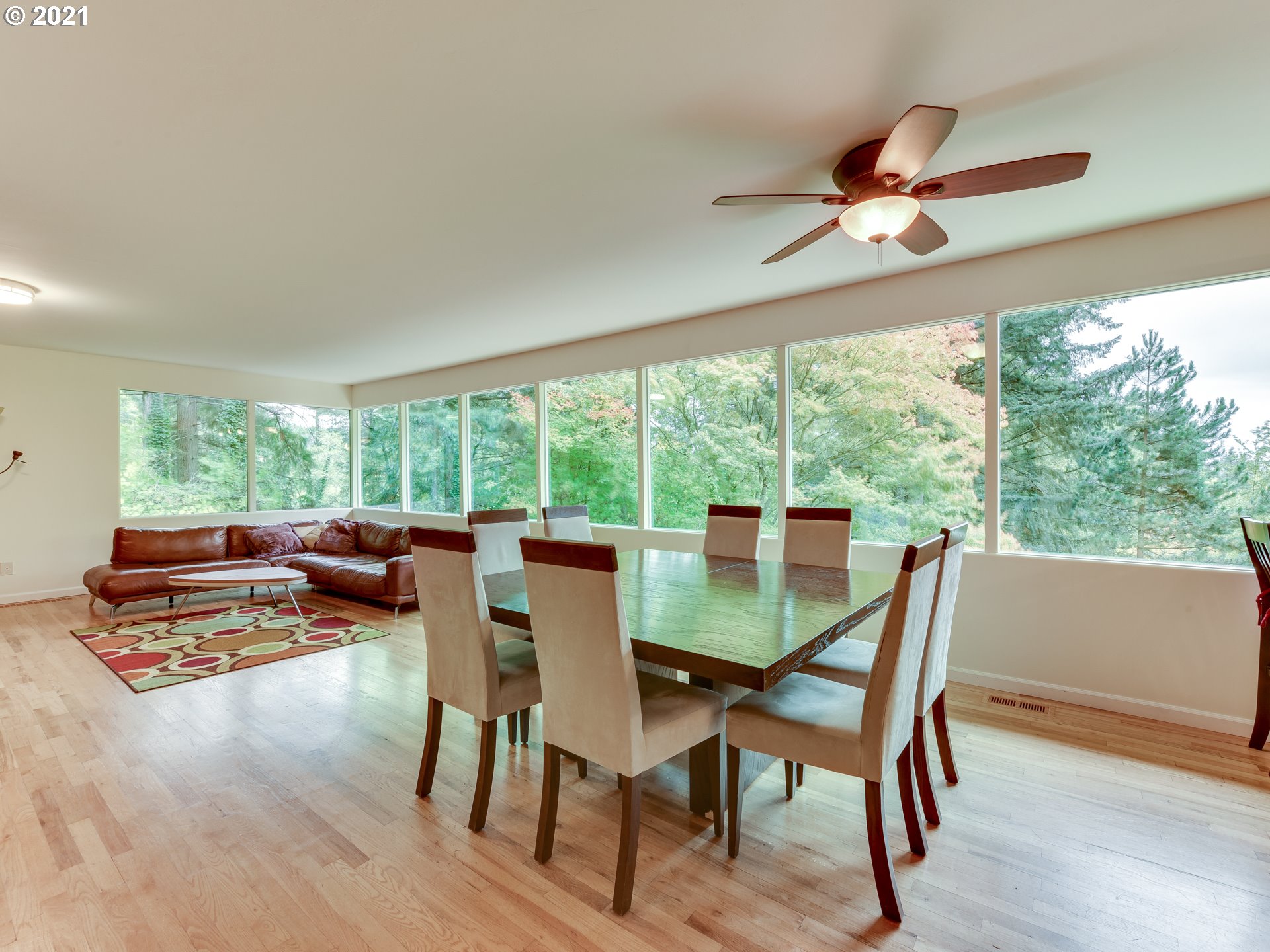 5620 Southwest Alfred Court Portland, OR 97219 - Photo 9 of 32 Gallery Image 9