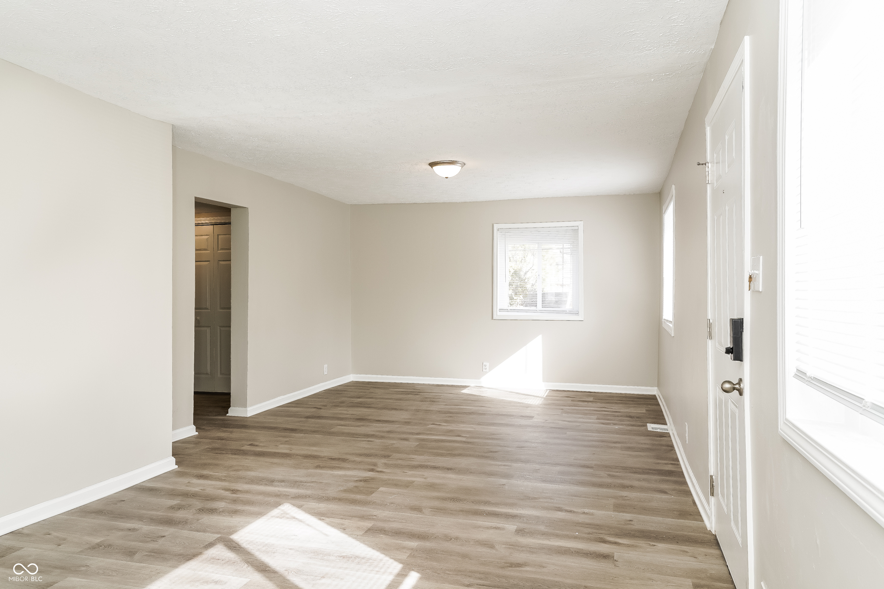 3050 South Roena Street Indianapolis, IN 46241 - Photo 2 of 16