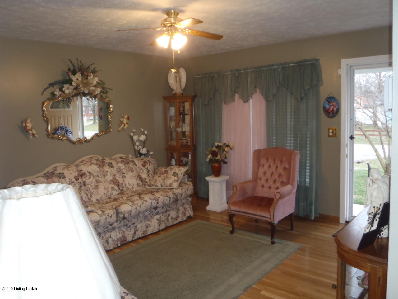 565 Beechland Road Louisville, KY 40229 - Photo 6 of 26 P1010007