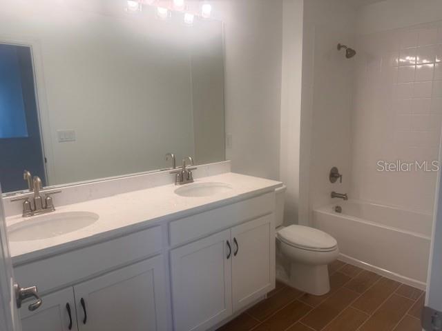 4411 Laurel Site Loop Apopka, FL 32712 - Photo 8 of 14 a bathroom with a sink toilet and shower