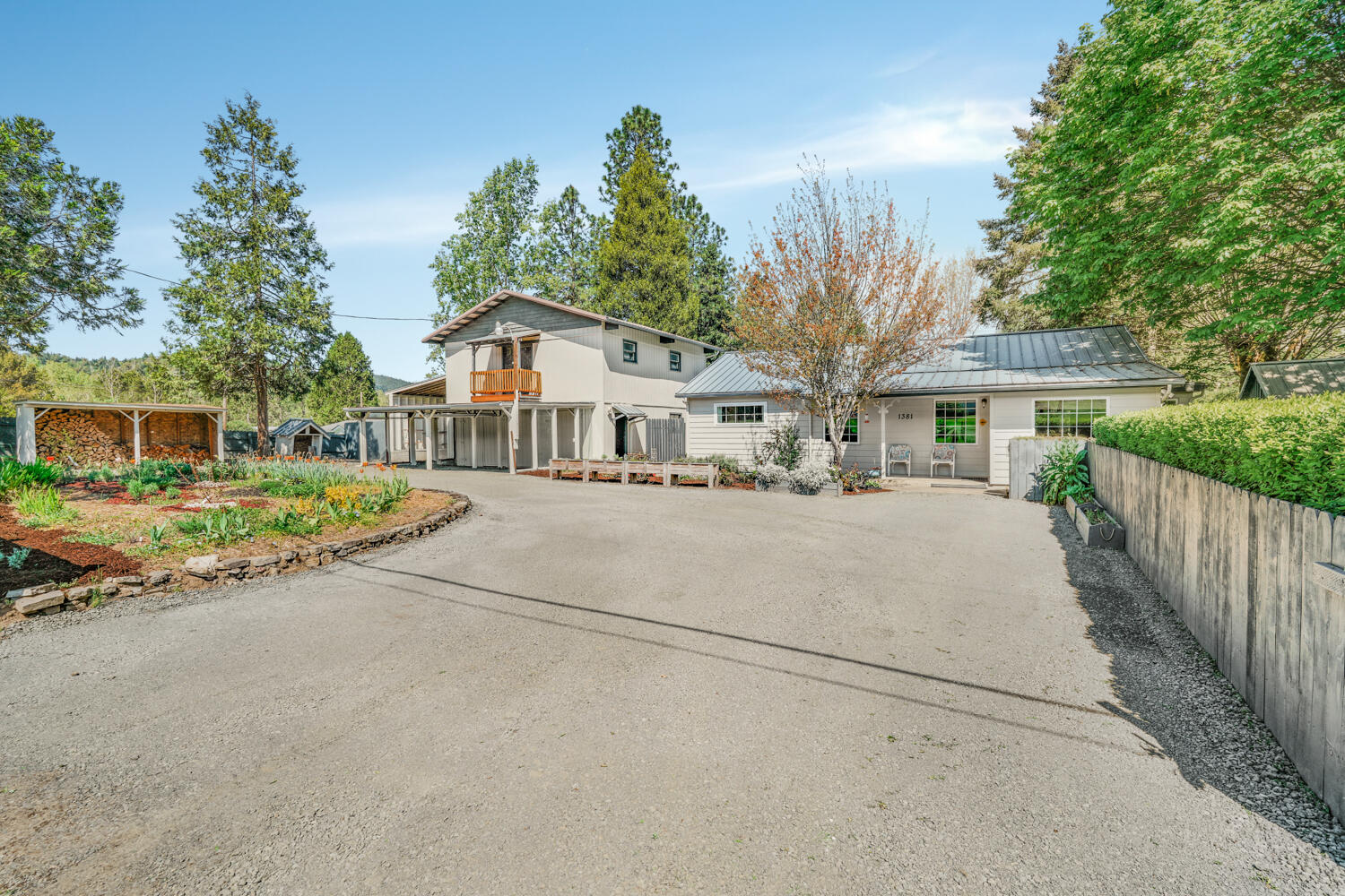 1381 Oak Hill Road Roseburg, OR 97471 - Photo 4 of 47 DSC00861