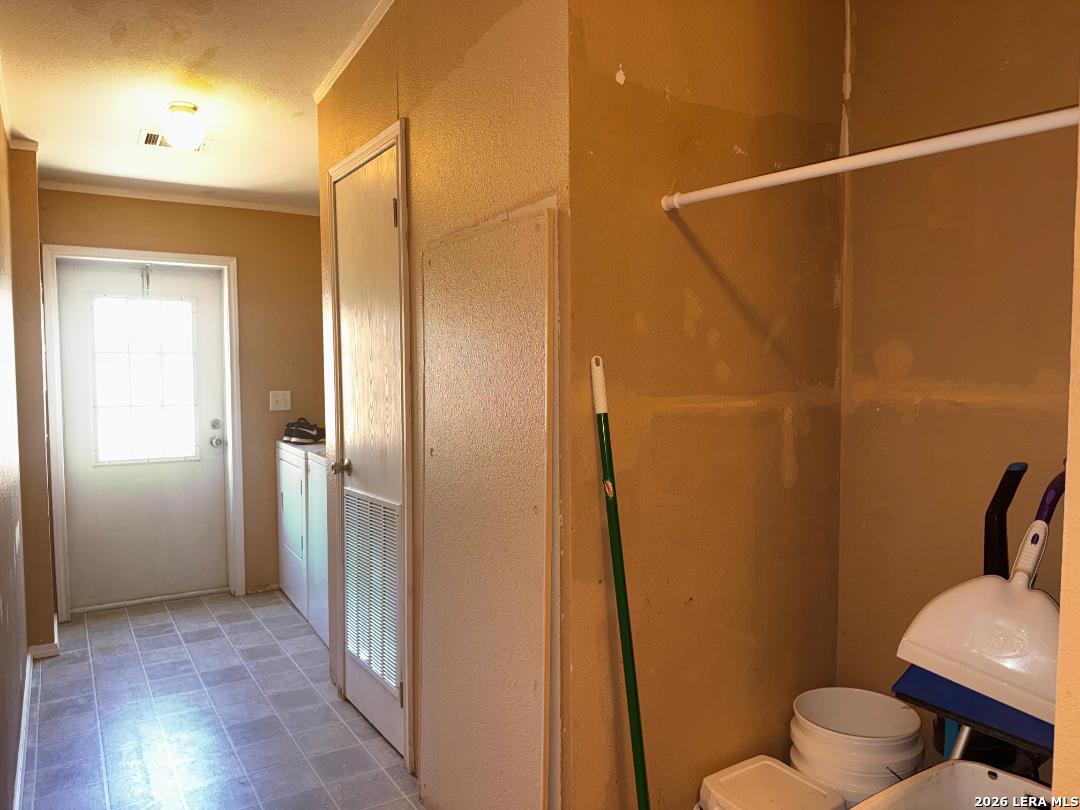 435 N Trail Pleasanton, TX 78064 - Photo 16 of 19 a bathroom with a shower