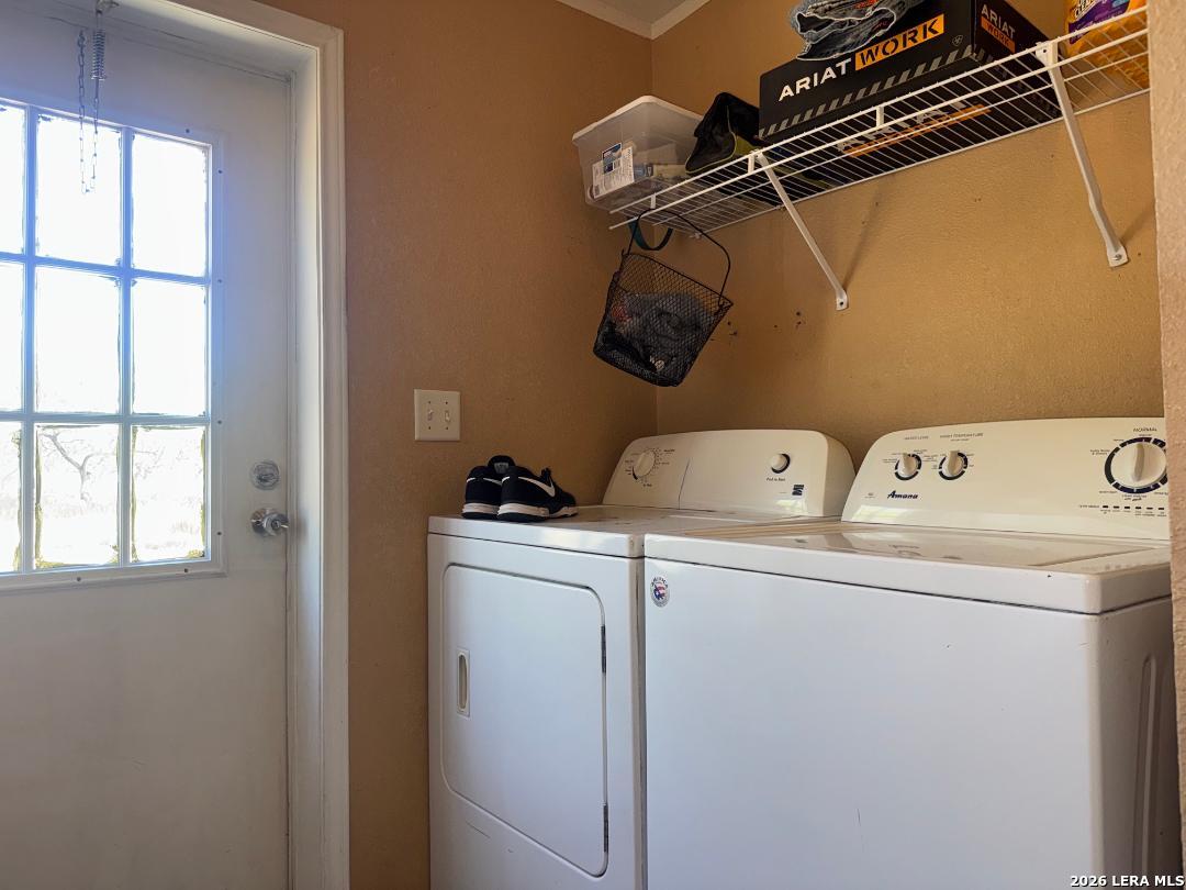 435 N Trail Pleasanton, TX 78064 - Photo 18 of 19 a utility room with dryer and washer