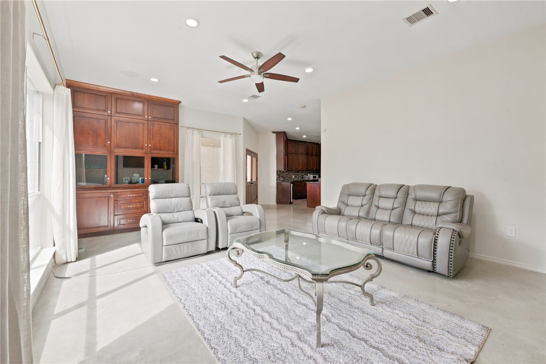 39595 Bosque Road Hempstead, TX 77445 - Photo 10 of 32
