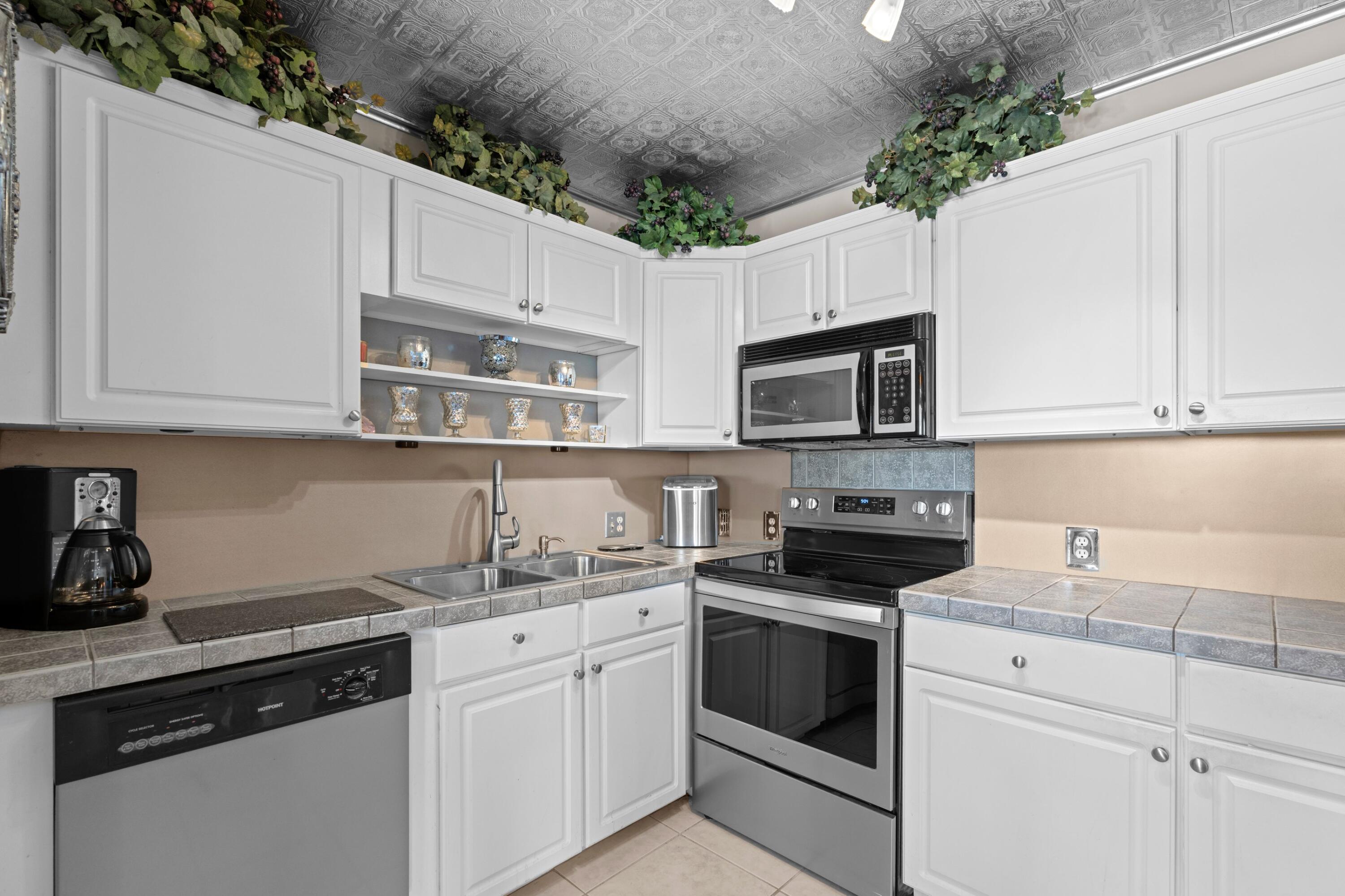 581 Mansfield M Boca Raton, FL 33434 - Photo 12 of 43 Kitchen