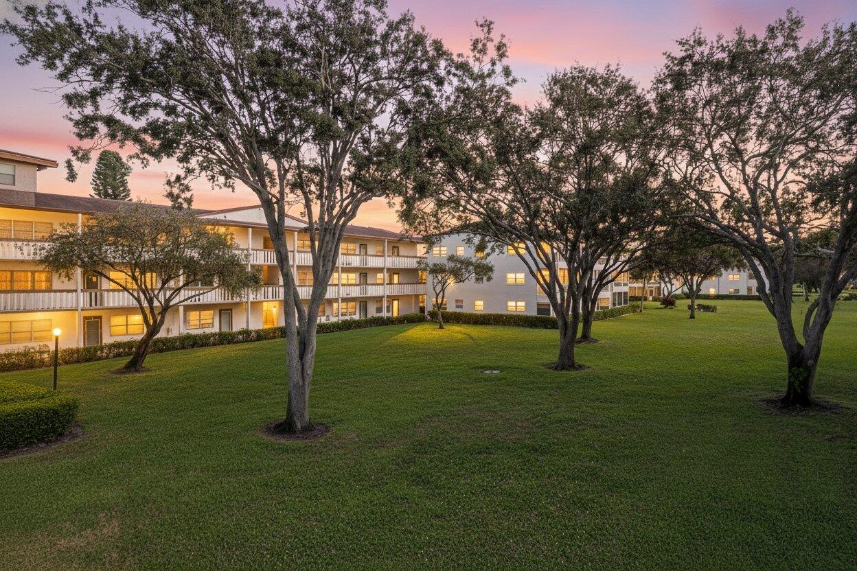 581 Mansfield M Boca Raton, FL 33434 - Photo 17 of 43 Twilight