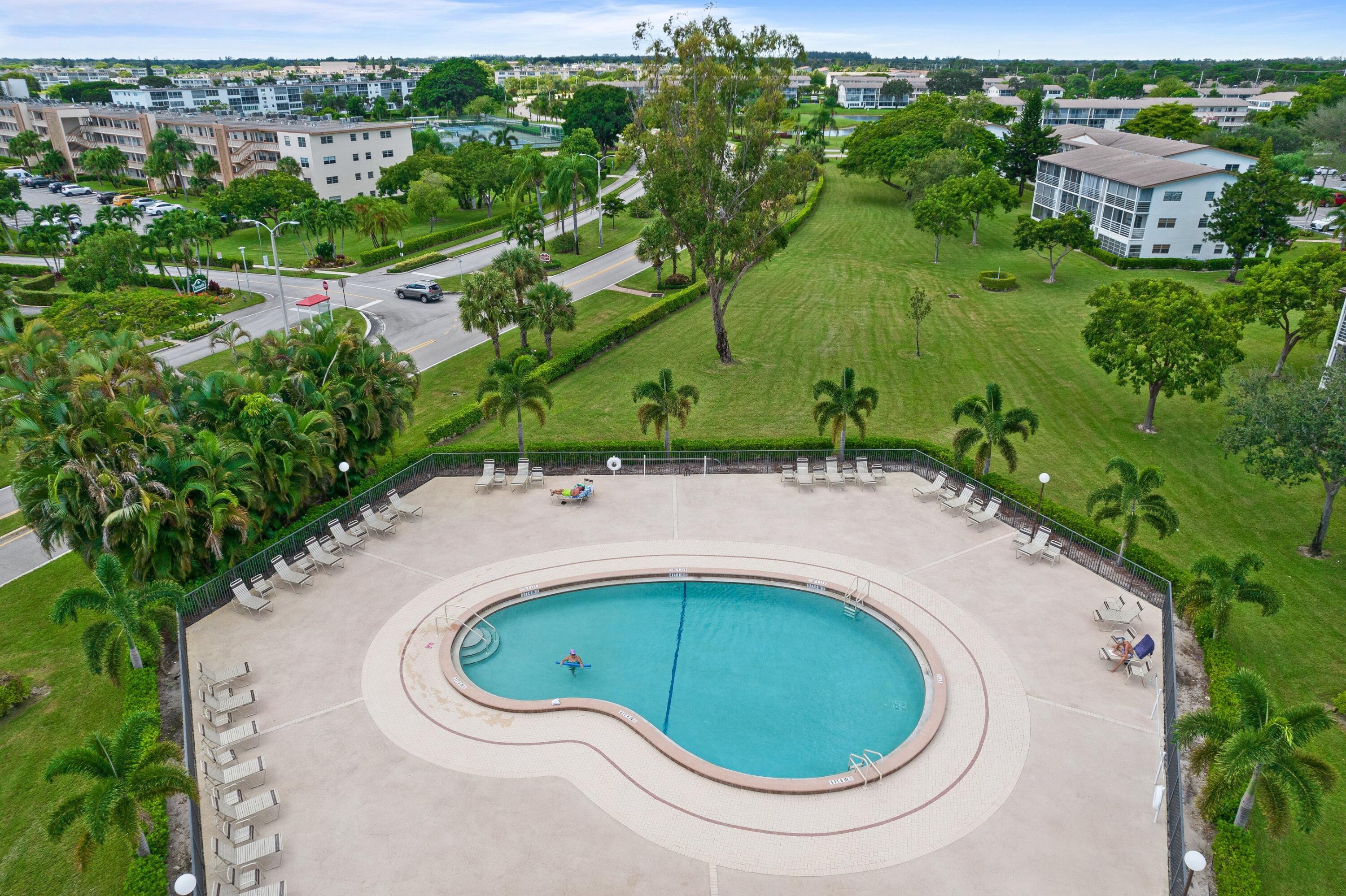 581 Mansfield M Boca Raton, FL 33434 - Photo 19 of 43 Pool