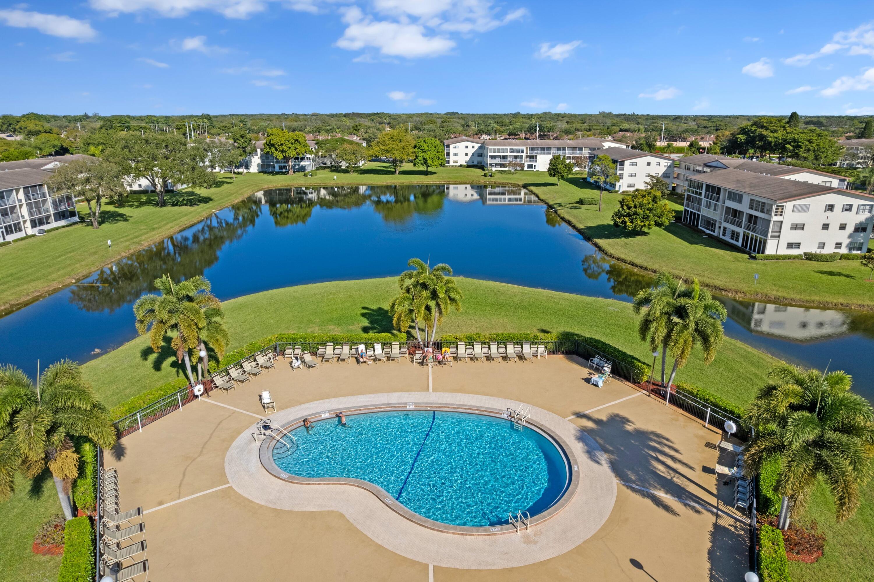 581 Mansfield M Boca Raton, FL 33434 - Photo 3 of 43 Pool