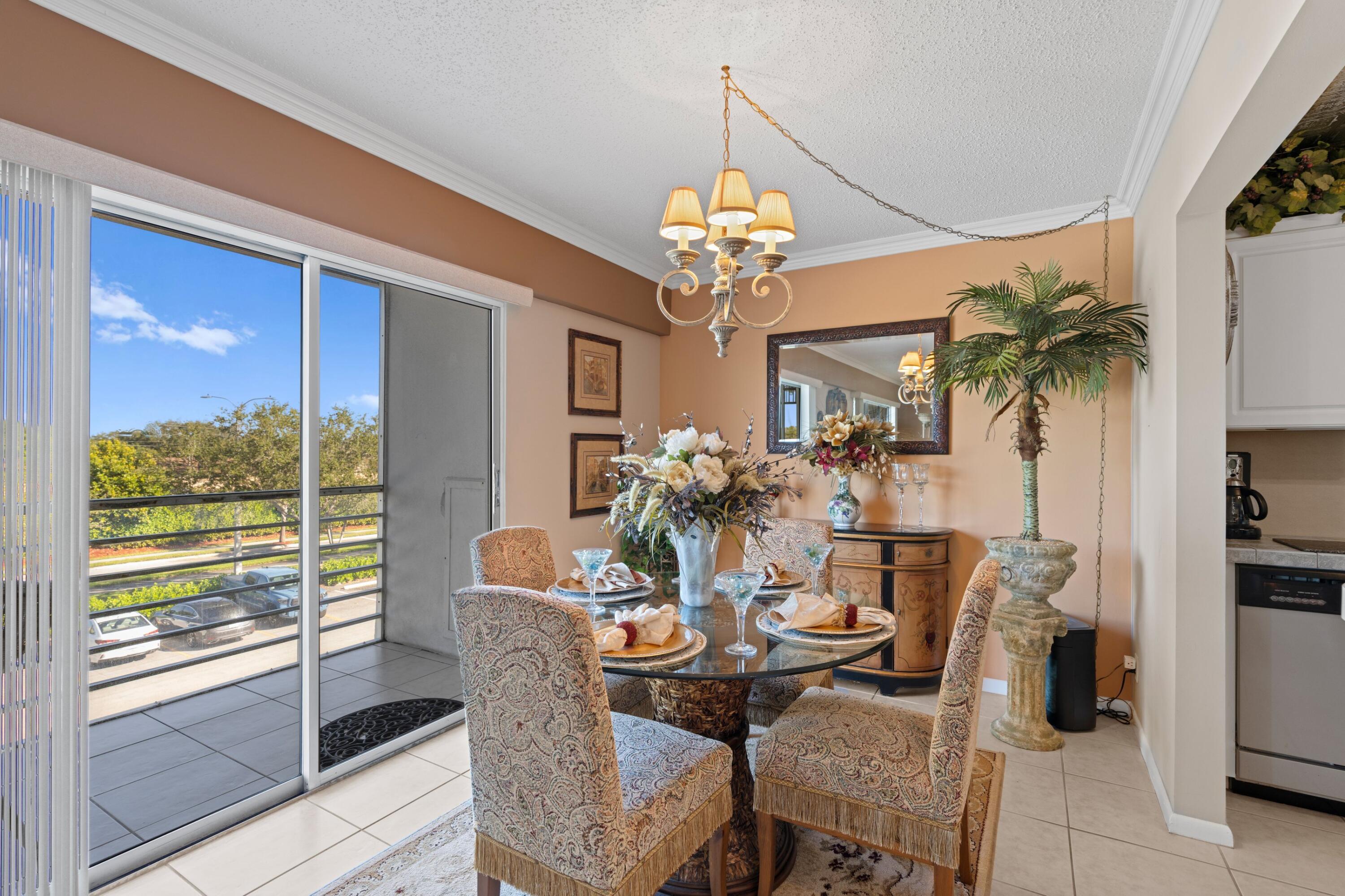 581 Mansfield M Boca Raton, FL 33434 - Photo 6 of 43 Dining Area