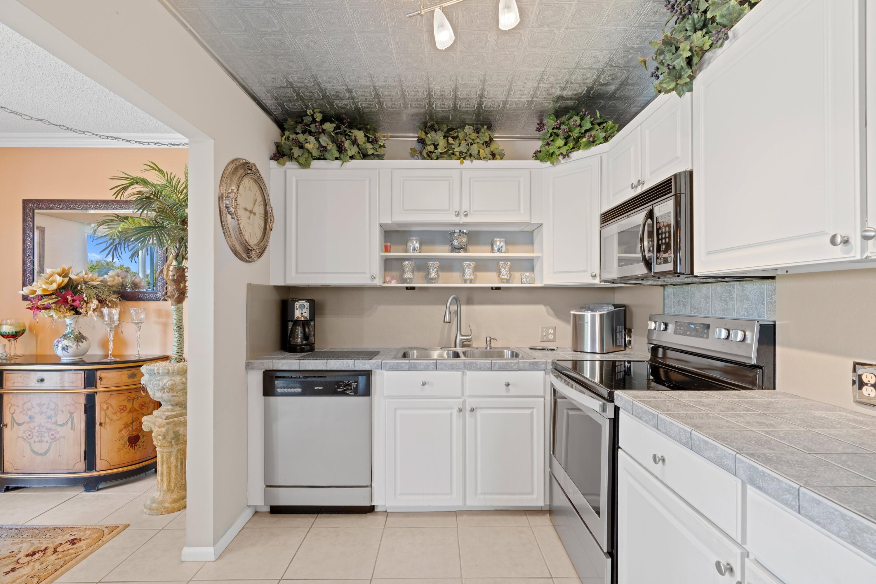581 Mansfield M Boca Raton, FL 33434 - Photo 10 of 43 Kitchen