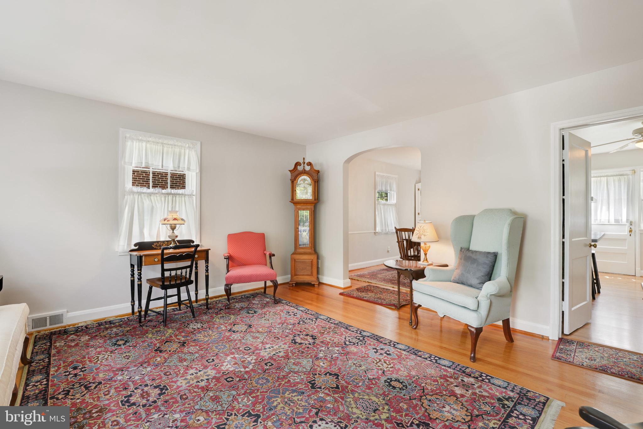 111 Overbrook Road Baltimore, MD 21212 - Photo 11 of 48 Living Room