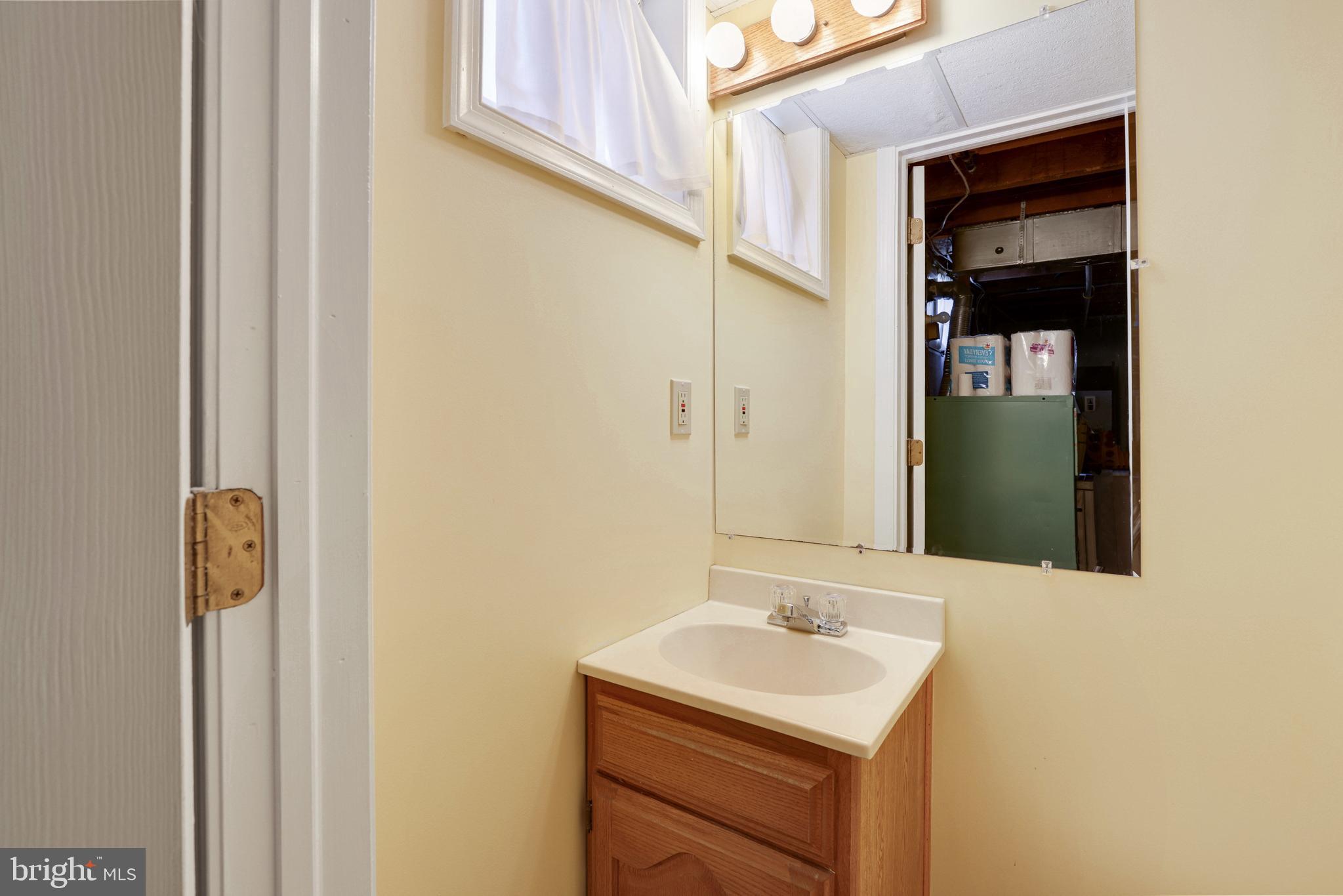 111 Overbrook Road Baltimore, MD 21212 - Photo 34 of 48 Lower Level- Half BA