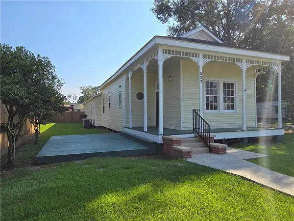 $1,900 | 527 West 25th Avenue, Covington, LA 70433