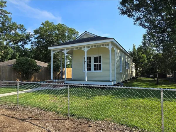 $1,900 | 527 West 25th Avenue, Covington, LA 70433