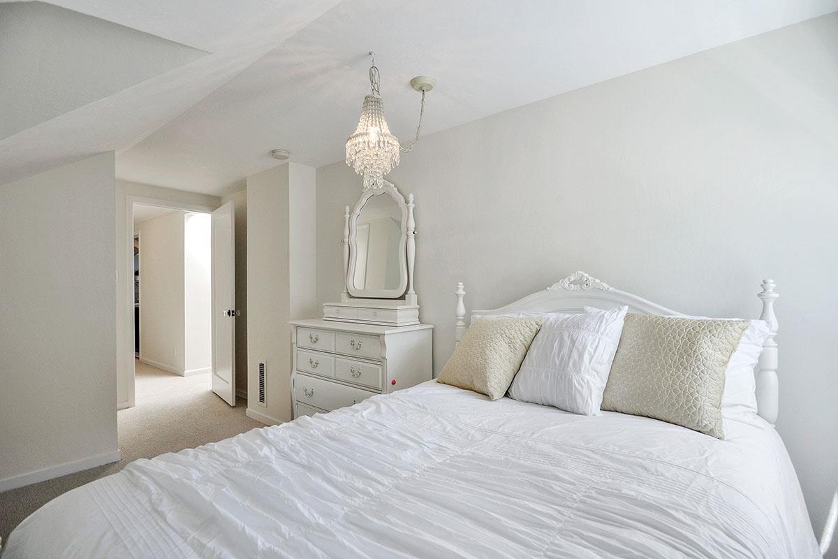 482 Chatham Road Burlingame, CA 94010 - Photo 26 of 44 Gallery Image 26