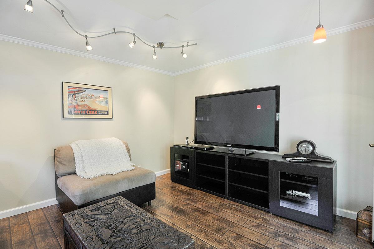 482 Chatham Road Burlingame, CA 94010 - Photo 43 of 44 Gallery Image 43