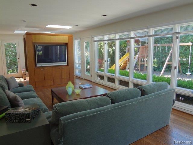 343 Glengarry Road Bloomfield Hills, MI 48301 - Photo 10 of 23 Family Room View