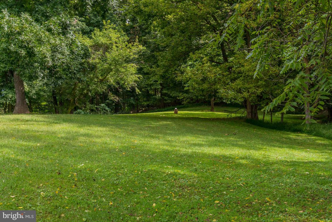 28 Leaman Road Lancaster, PA 17603 - Photo 1 of 17 Gallery Image 1