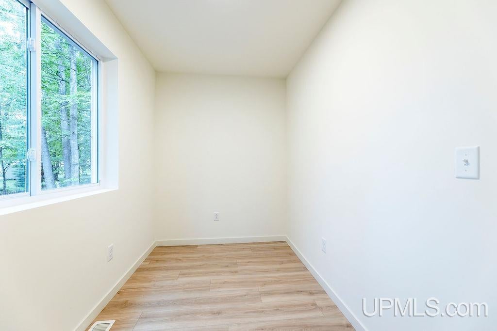 39 Tipperary Road Gladstone, MI 49837 - Photo 9 of 52 Gallery Image 9