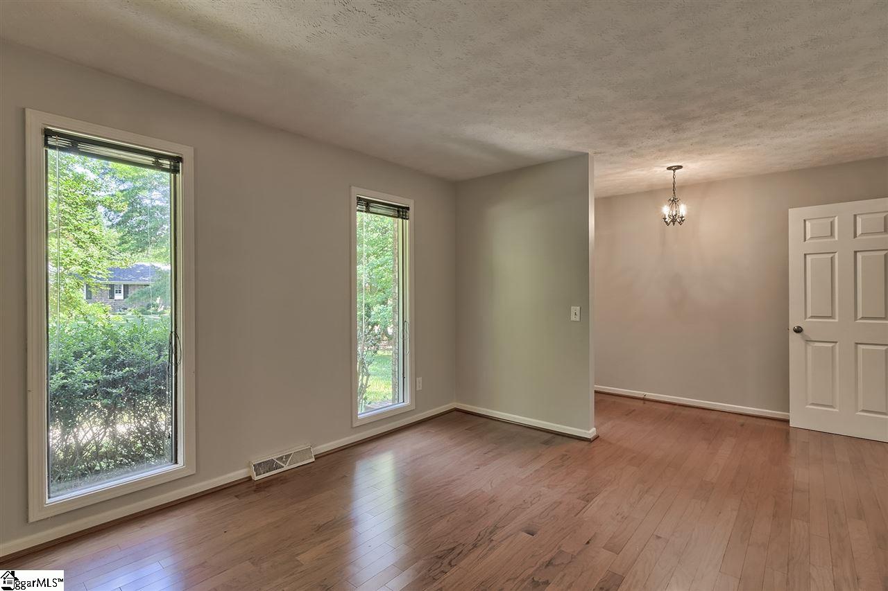 206 Crepe Myrtle Court Greenville, SC 29607 - Photo 6 of 25 Gallery Image 6