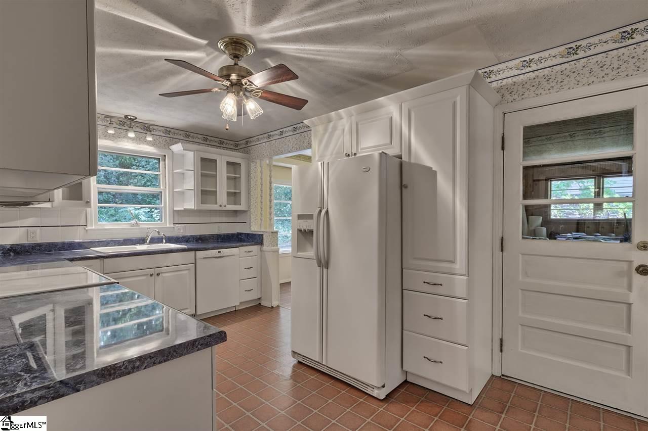 206 Crepe Myrtle Court Greenville, SC 29607 - Photo 9 of 25 Gallery Image 9