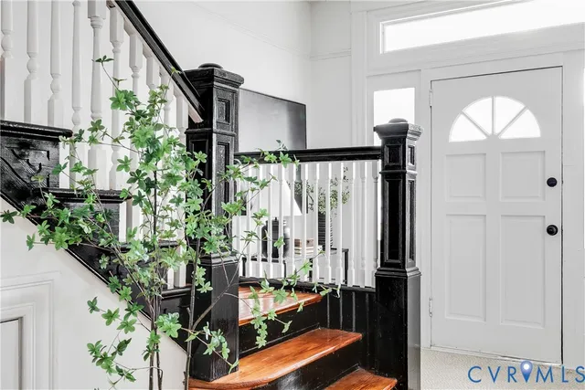 a view of entryway and hall