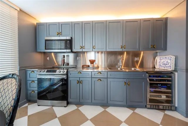 $550,000 | 1905 North Ocean Boulevard, Unit 3A, Fort Lauderdale, FL 33305