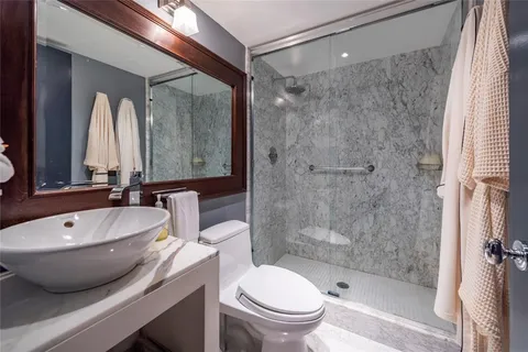 $550,000 | 1905 North Ocean Boulevard, Unit 3A, Fort Lauderdale, FL 33305