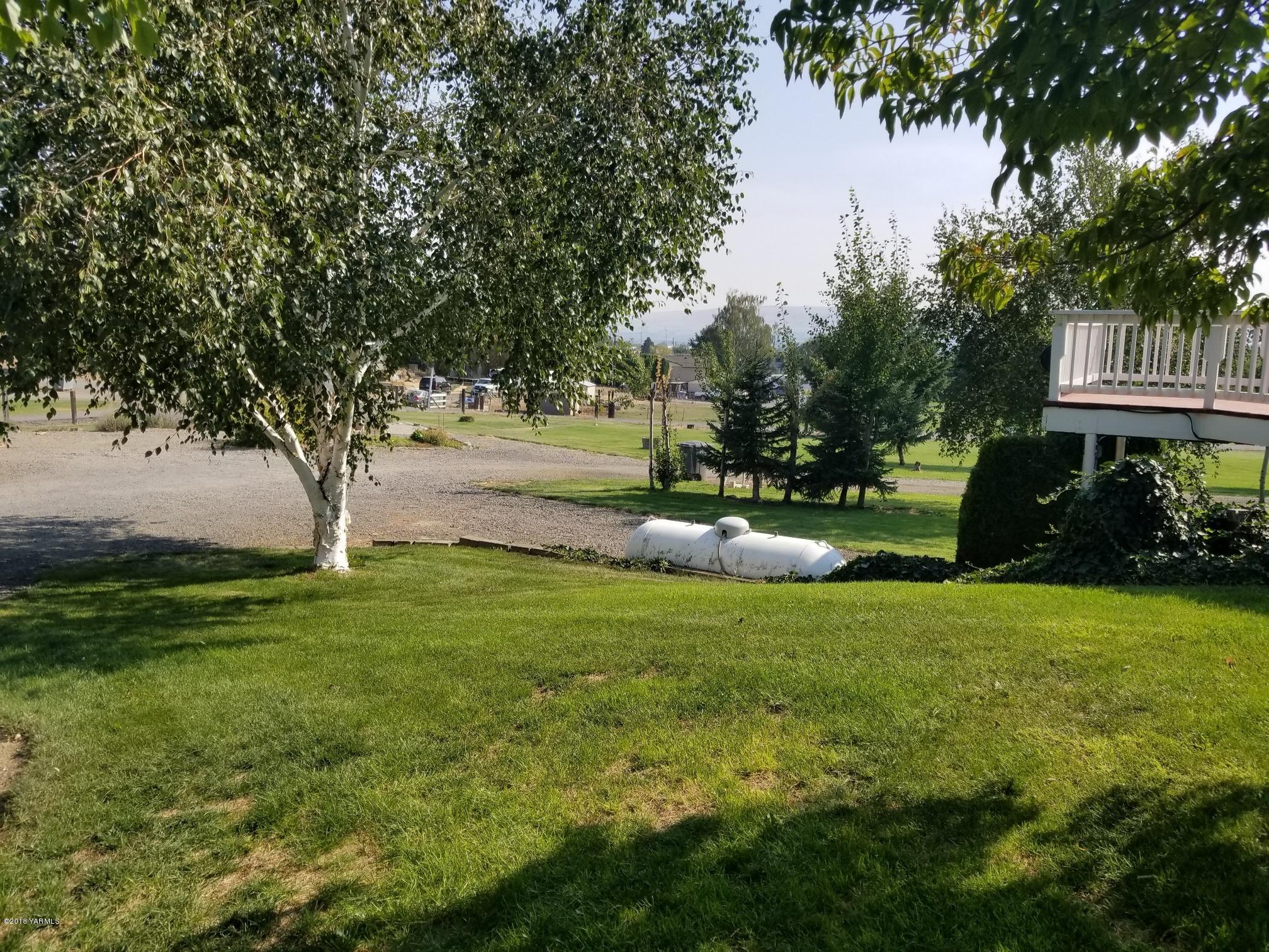 613 Bittner Road Yakima, WA 98901 - Photo 3 of 4 a view of a garden