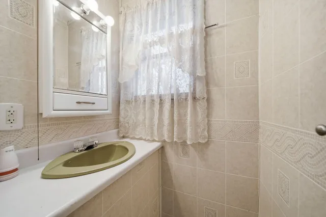 $89,900 | 610 Fairyland Avenue, Jackson, MI 49201