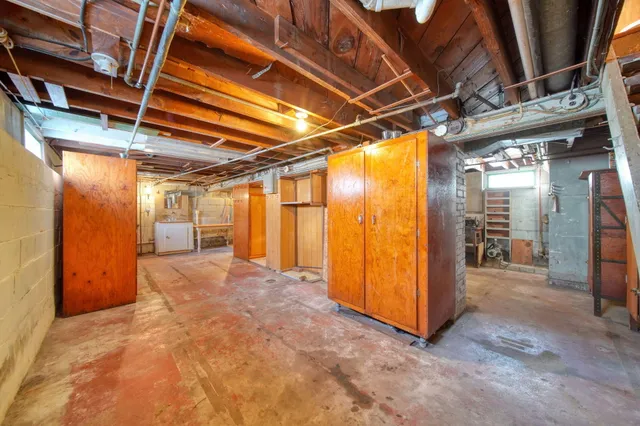 $89,900 | 610 Fairyland Avenue, Jackson, MI 49201