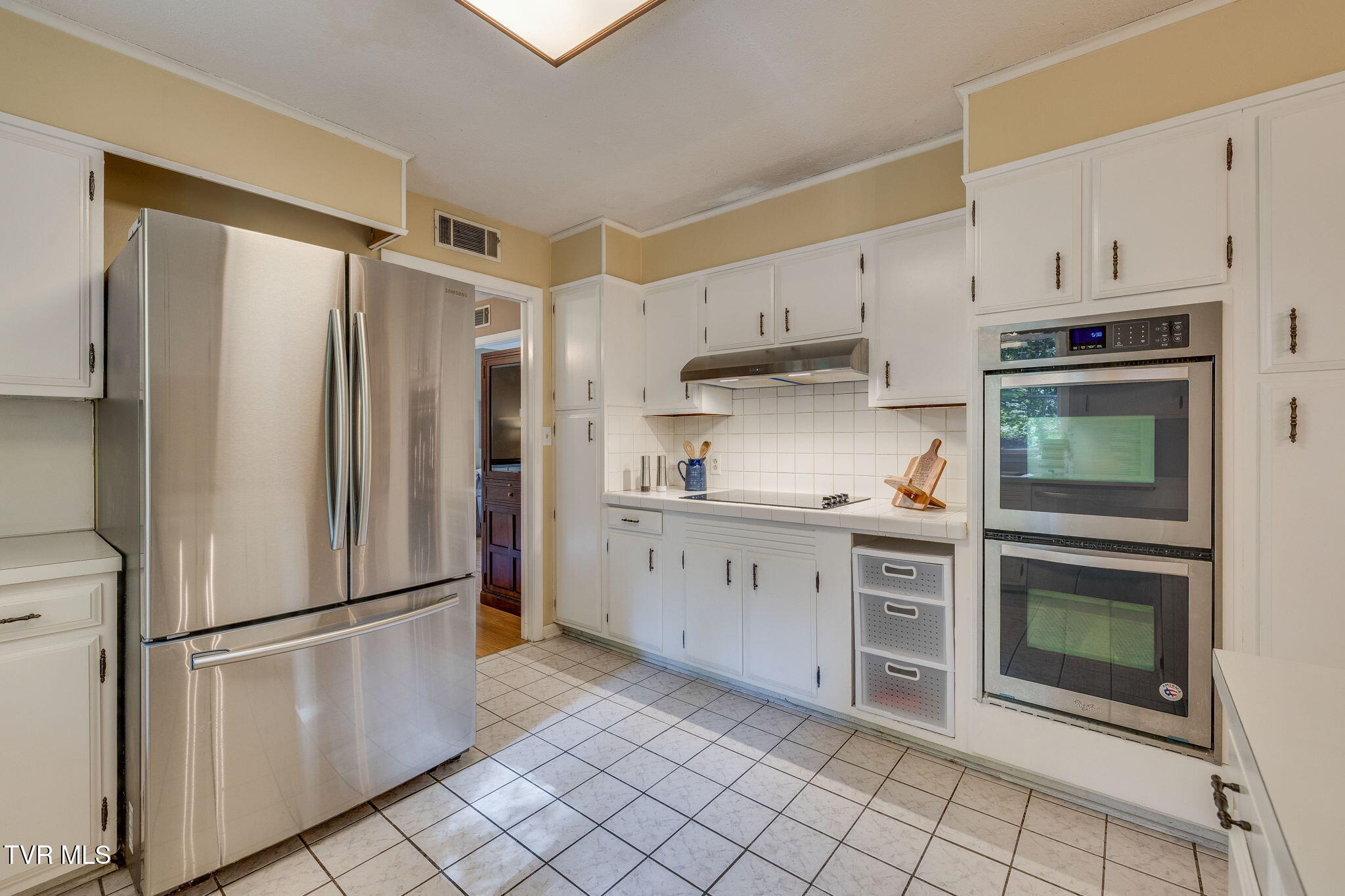 400 Old Castle Road Kingsport, TN 37660 - Photo 16 of 56 016