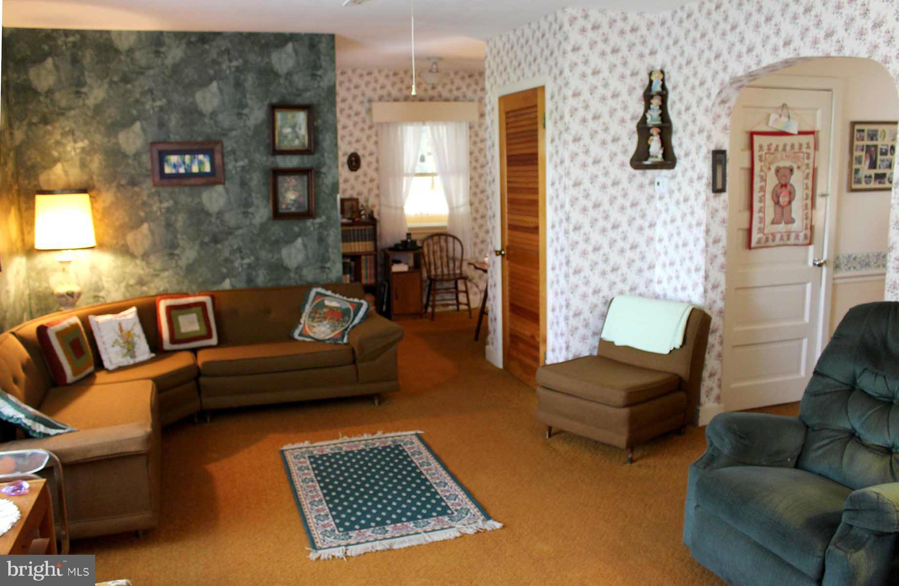 14612 Barkdoll Road Hagerstown, MD 21742 - Photo 4 of 20 Living Room (20X13)